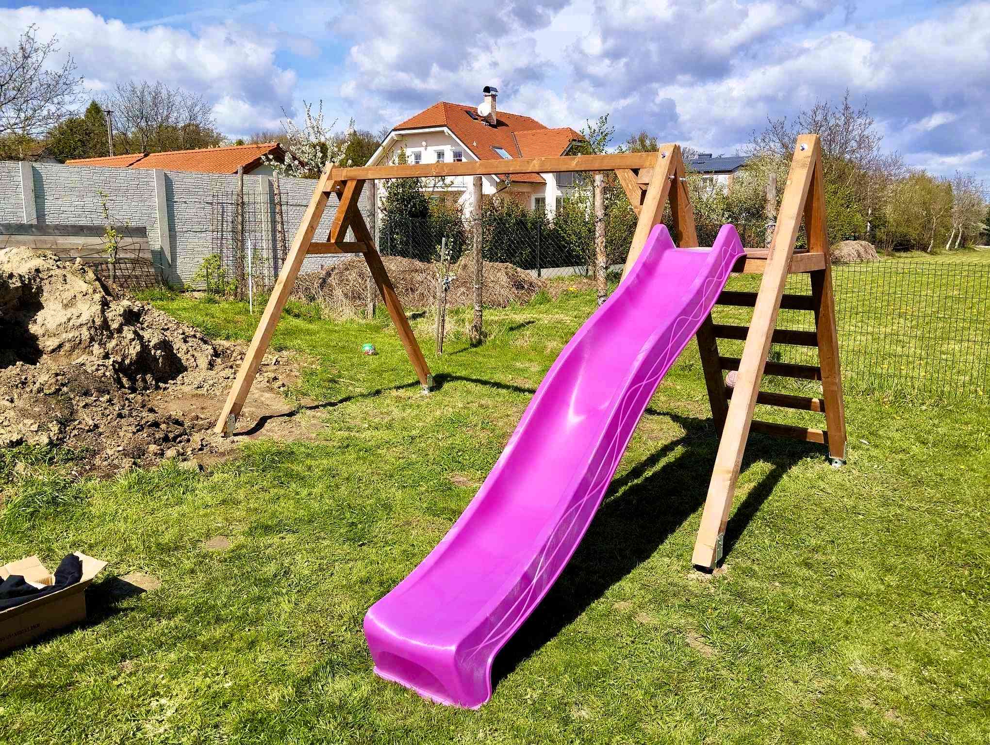 Zahradní houpačka se skluzavkou