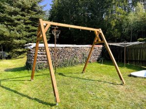 Zahradní konstrukce na dvě houpačky