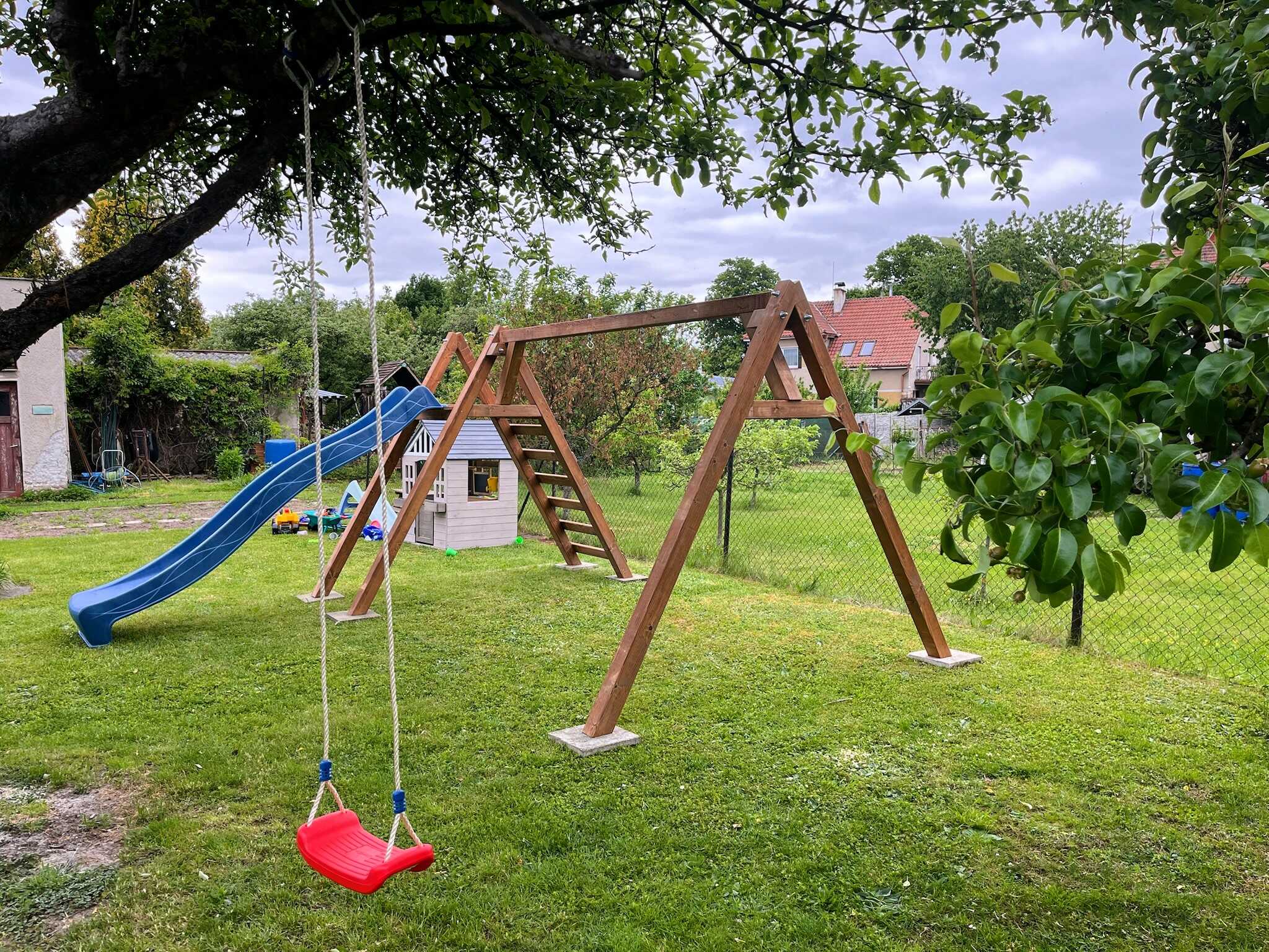 Konstrukce na houpačky a skluzavku - Obrázek 35