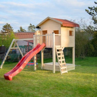 Dětský domeček s terasou