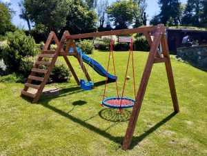 Zahradní houpačka se skluzavkou