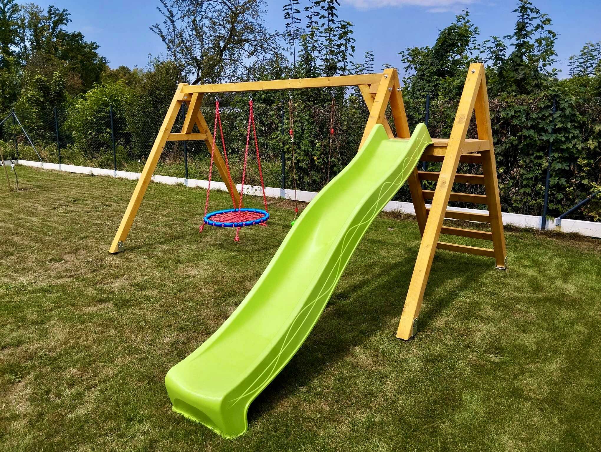 Zahradní houpačka se skluzavkou