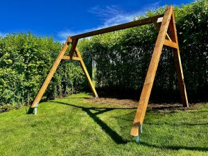 Zahradní konstrukce na dvě houpačky
